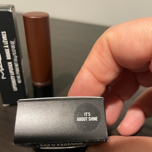 MAC bundle, Lipstick and eyeshadow - Picture 3 of 4